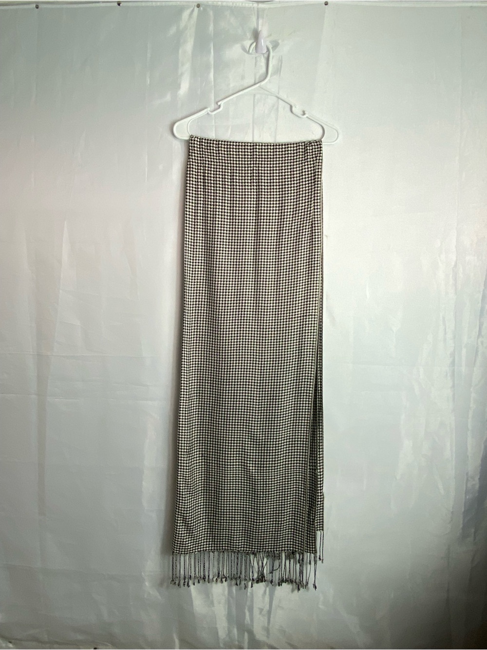 Women's Black and White Checked scraft